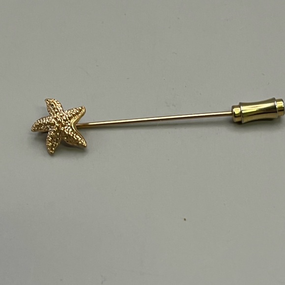 Sarah Coventry Gold Textured Starfish Brooch - Picture 2 of 2